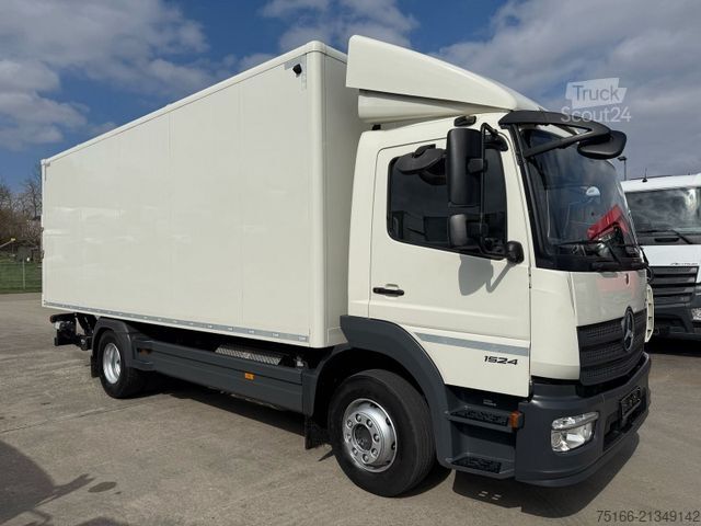 Vrachtwagen met bakwagen MERCEDES-BENZ ATEGO 1524 L Koffer 6,1 m LBW BÄR 1,5 T*NL 7,9 T