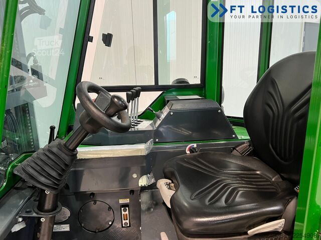 Dört yollu forklift Combilift CB2500 GAS TRIPLEX 4900 FREE-LIFT CABIN