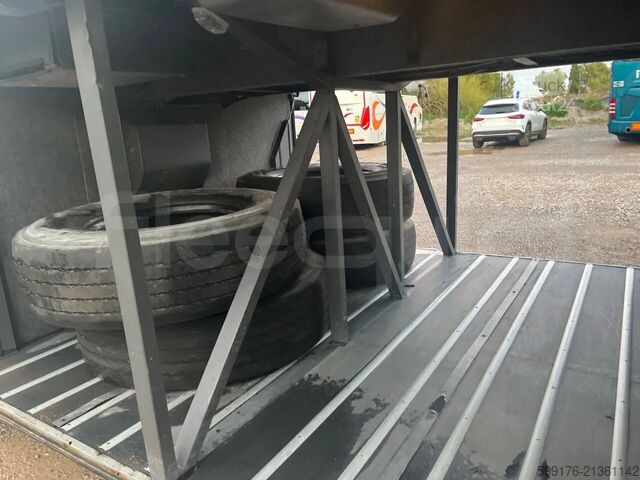 Turistični avtobus Volvo B13R