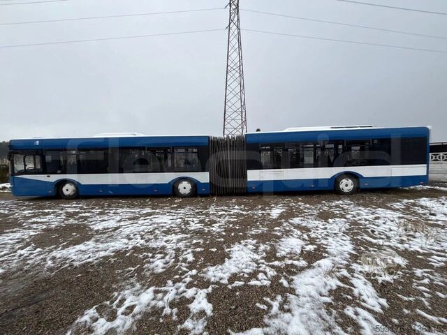Autocarro articulado Solaris Urbino