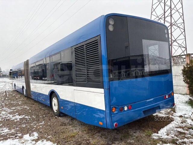 Autocarro articulado Solaris Urbino