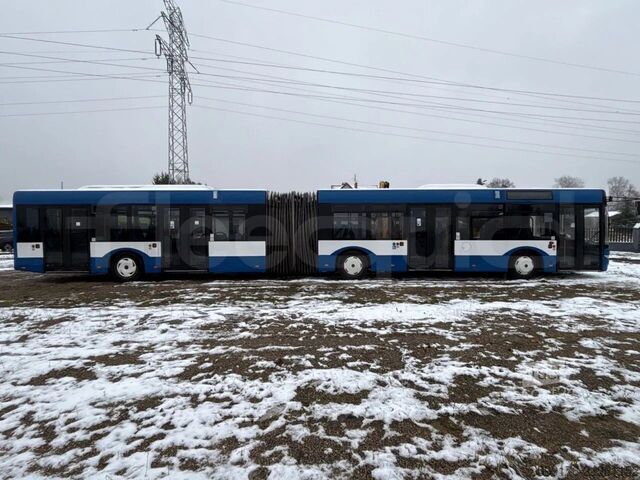 Autocarro articulado Solaris Urbino