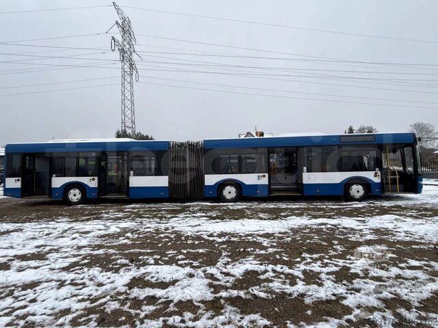 Autocarro articulado Solaris Urbino