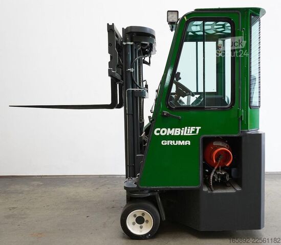 Chariot élévateur multidirectionnel Combilift CB2500LPG