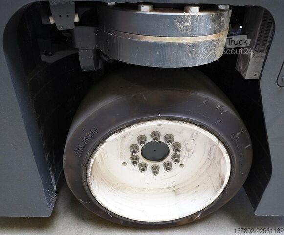 Chariot élévateur multidirectionnel Combilift CB2500LPG