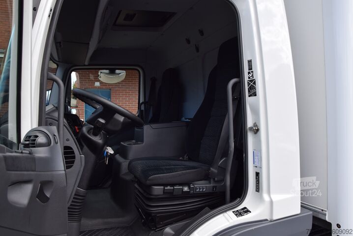 Furgão fechado Mercedes-Benz Atego II  818 Koffer LBW 1500KGAutomatik Tempo