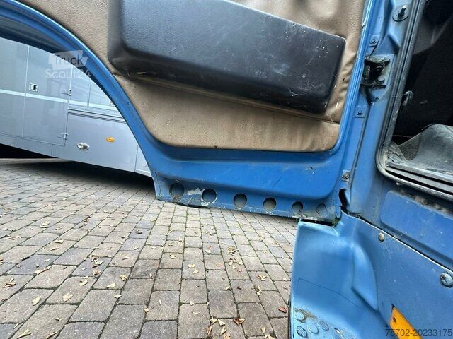 Przyczepa do przewozu bydła Mercedes-Benz 817 3-4 Pferde original 75.224 km