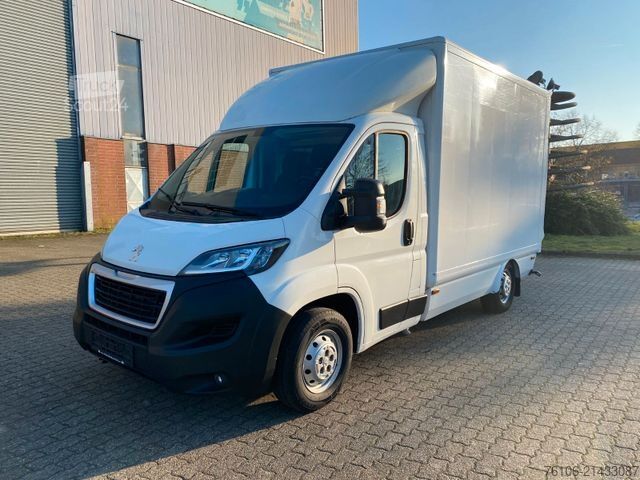 Transporter mit Koffer PEUGEOT Boxer Koffer 335 L2 BlueHDi 130 *Ladebordwand*