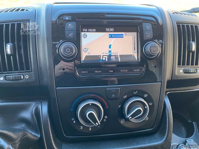 Transporter mit Koffer PEUGEOT Boxer Koffer 335 L2 BlueHDi 130 *Ladebordwand*