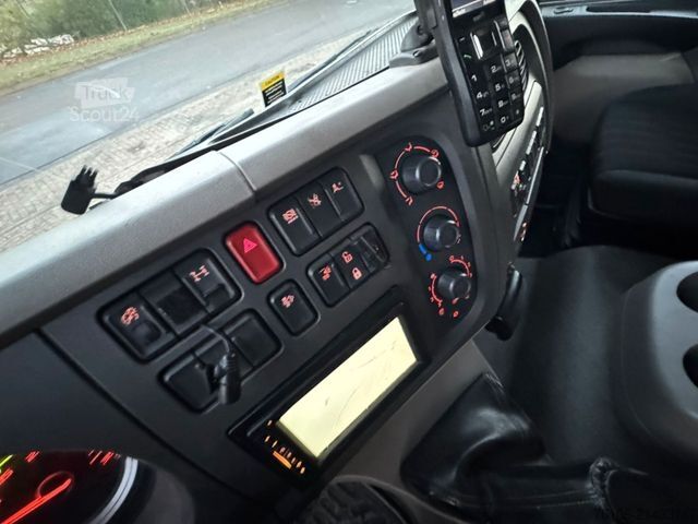 Hűtős teherautó DAF LF 16.260 Tiefkühlkoffer mit Ladebordwand