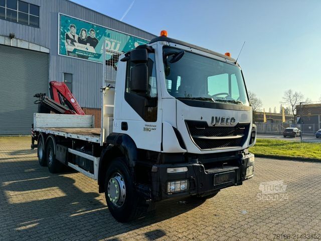Grue montée sur camion IVECO Trakker AD 260 Fassi F135a