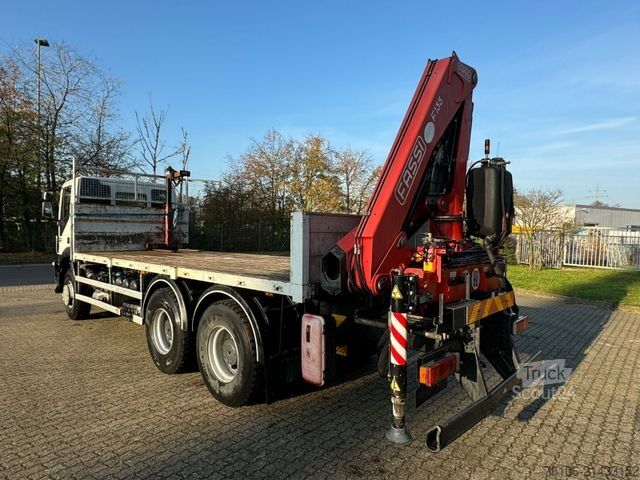 Grue montée sur camion IVECO Trakker AD 260 Fassi F135a