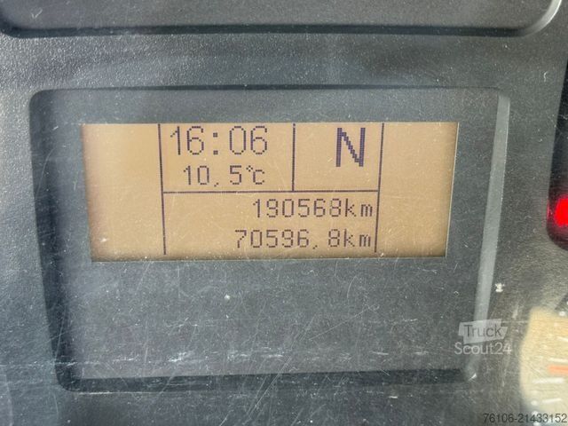 Grue montée sur camion IVECO Trakker AD 260 Fassi F135a