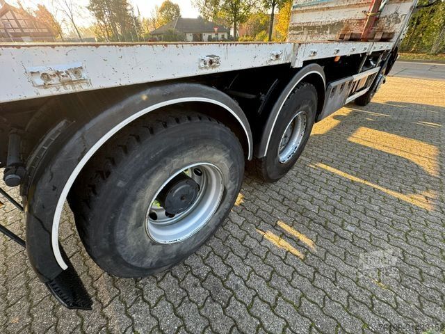 Grue montée sur camion IVECO Trakker AD 260 Fassi F135a