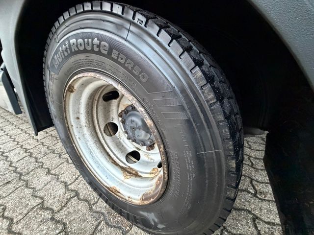 Vrachtwagen met bakwagen MAN TGL 8.190  Isolier Koffer mit Ladebordwand