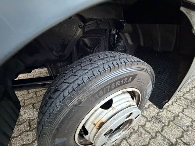 Vrachtwagen met bakwagen MAN TGL 8.190  Isolier Koffer mit Ladebordwand