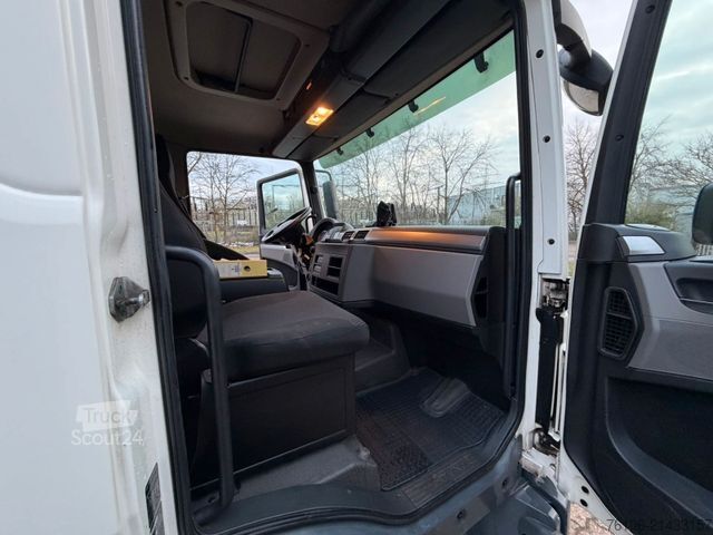 Vrachtwagen met bakwagen MAN TGL 8.190  Isolier Koffer mit Ladebordwand