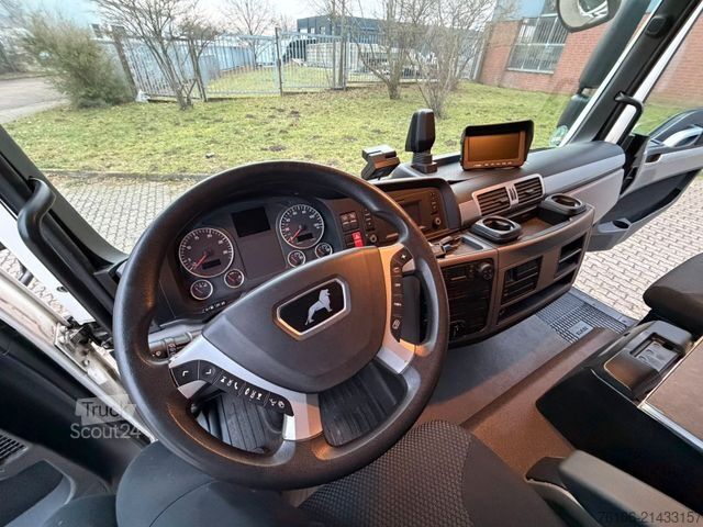 Vrachtwagen met bakwagen MAN TGL 8.190  Isolier Koffer mit Ladebordwand