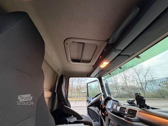 Vrachtwagen met bakwagen MAN TGL 8.190  Isolier Koffer mit Ladebordwand
