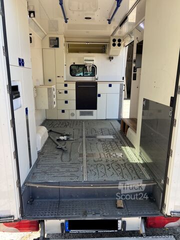 Кутиев фургон, бивш линейка / кемпер Mercedes-Benz Sprinter 322