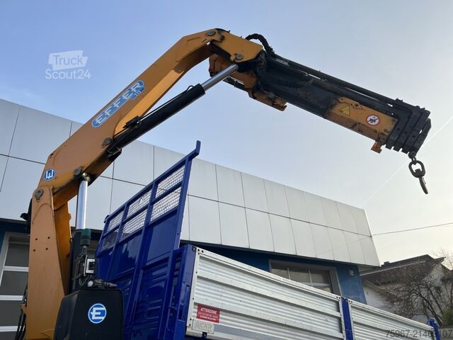 Caminhão basculante de três vias com guindaste Renault Midlum 240