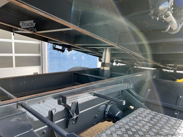 Caminhão basculante de três vias com guindaste Renault Midlum 240