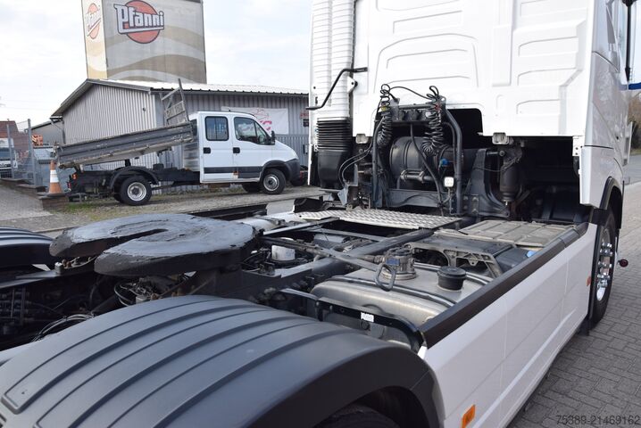 Standaard trekker Volvo FH 500 Hydraulik Navi ACC Tempo Retarder Alu