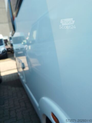 Ημι-ενσωματωμένο αυτοκινούμενο τροχόσπιτο Fiat Ducato Carasuite 650 MF 4 Schlafplätze | Teilintegriert