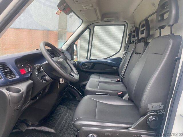 Кутиевиден ван IVECO Daily 35C14 Hi-Matic Koffer mit Ladebordwand