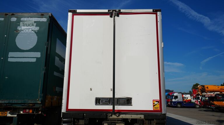 Trasporto refrigerato/congelato LAMBERET 3 Axle frigo trailer Carrier Vector 1950 Bi-Temp