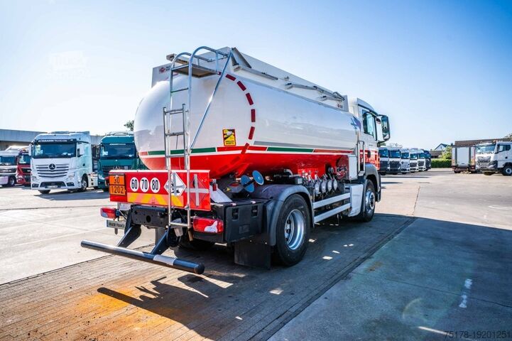 Fuel tanker MAN TGS 18.400 4x4H +CM 11.500L /4 COMP
