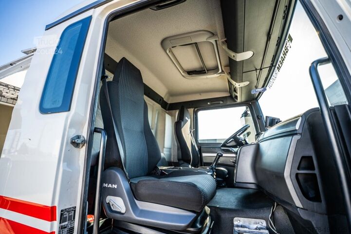 Fuel tanker MAN TGS 18.400 4x4H +CM 11.500L /4 COMP