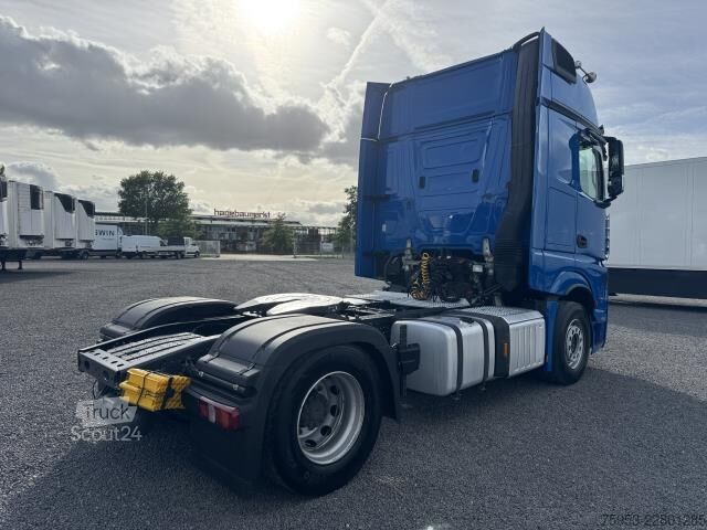 Štandardný ťahač Mercedes-Benz 1851 LS Actros Gigaspace Retarder 2 x PTO