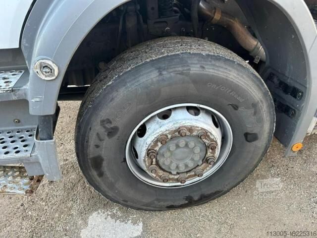 Autocarro con pianale e telone MAN TGS 18.440