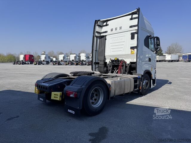 стандартен влекач Iveco SWAY 490