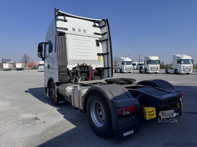 стандартен влекач Iveco SWAY 490