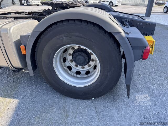 стандартен влекач Iveco SWAY 490