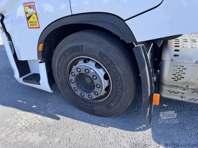 стандартен влекач Iveco SWAY 490