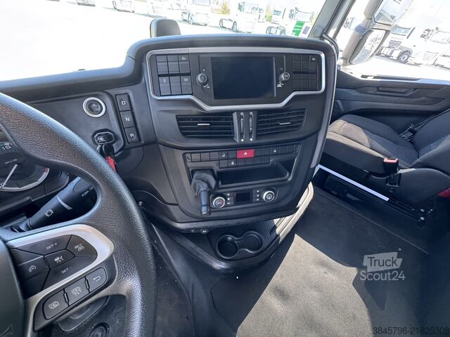 стандартен влекач Iveco SWAY 490