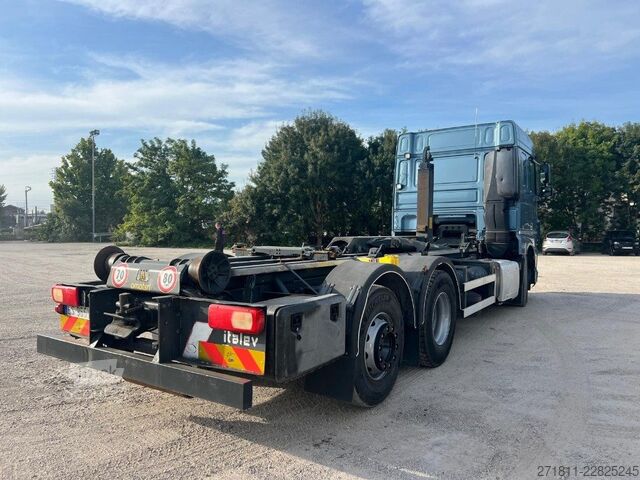 Autocamion cu cârlig pentru containere DAF DAF XF 510 SCARRABILE USATO