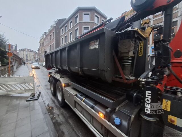Grue montée sur camion Renault C 460