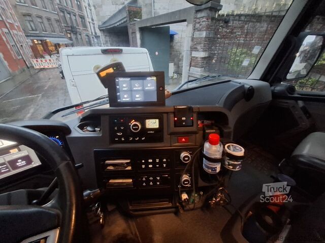 Grue montée sur camion Renault C 460