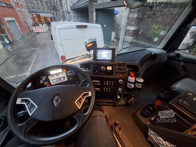Grue montée sur camion Renault C 460