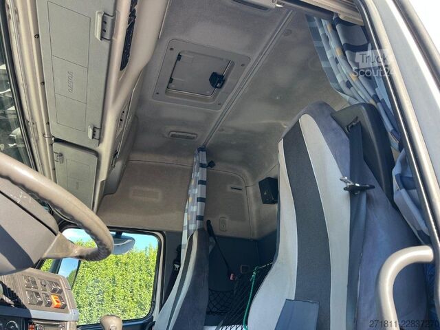 Ruloninė konteinerinė savivartis VOLVO VOLVO FM82 SCARRABILE CON GRU E POLIPO