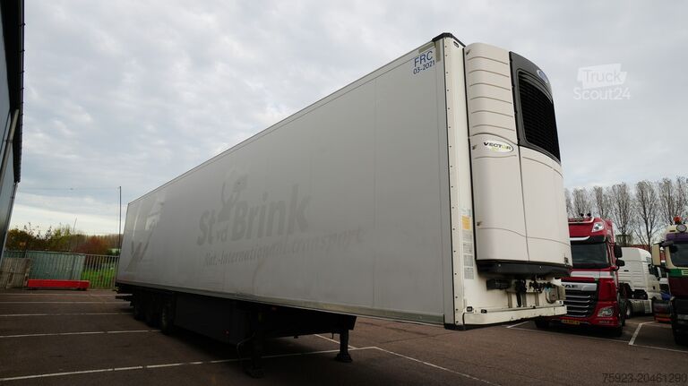 Chladírenská/mrazírenská přeprava Schmitz Cargobull 3 AXLE FRIGO TRAILER WITH CARRIER VECTOR