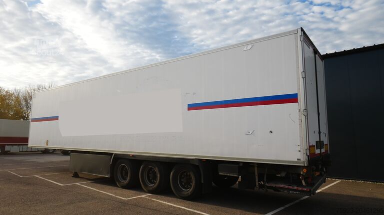 Chladírenská/mrazírenská přeprava LAMBERET 3 AXLE FRIGO TRAILER WITH CARRIER VECTOR 1950 M...