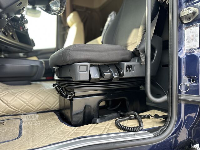 Standardni vlačilec SCANIA R 560