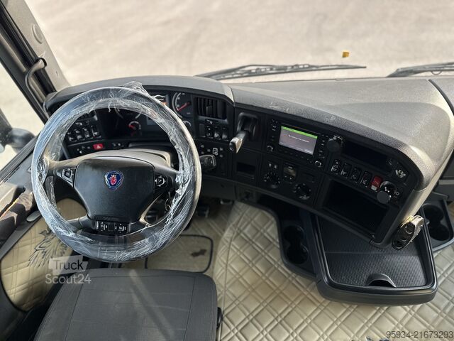 Standardni vlačilec SCANIA R 560