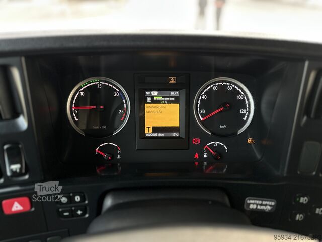 Standardni vlačilec SCANIA R 560