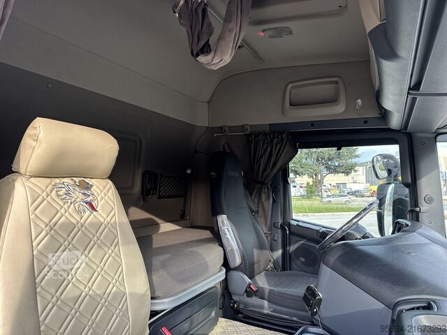 Standardni vlačilec SCANIA R 560